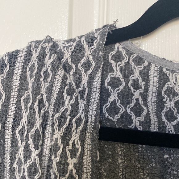 Gray and white cardigan sweater - Picture 3 of 4